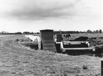 842793 Afbeelding van het inlaatwerk voor de Schalkwijkse Wetering bij het Amsterdam-Rijnkanaal ter hoogte van Schalkwijk.